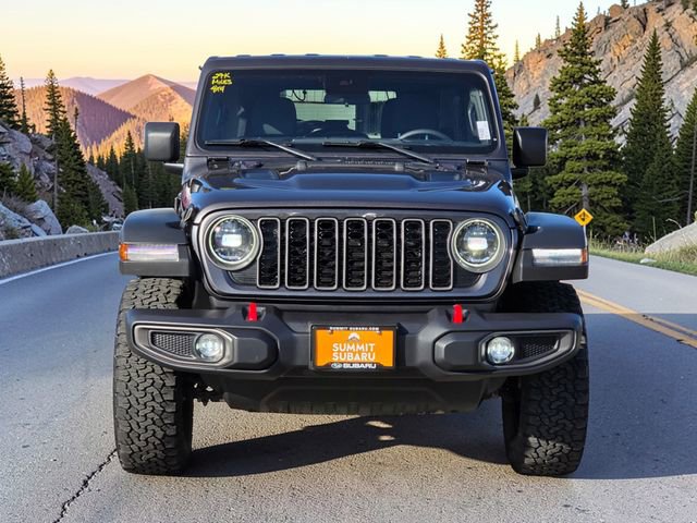 Used 2025 Jeep Wrangler Unlimited Rubicon w/ Convenience Group AWD/4WD image 3