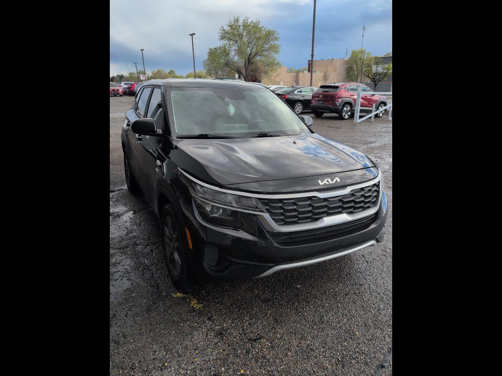 Used 2023 Kia Seltos LX image 3