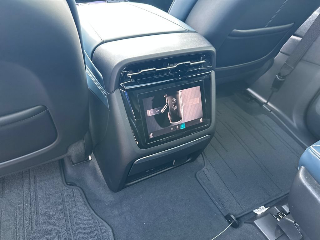 Certified 2025 Cadillac Escalade IQ Luxury 2 w/ LPO, Premium Carpet Package AWD/4WD image 34