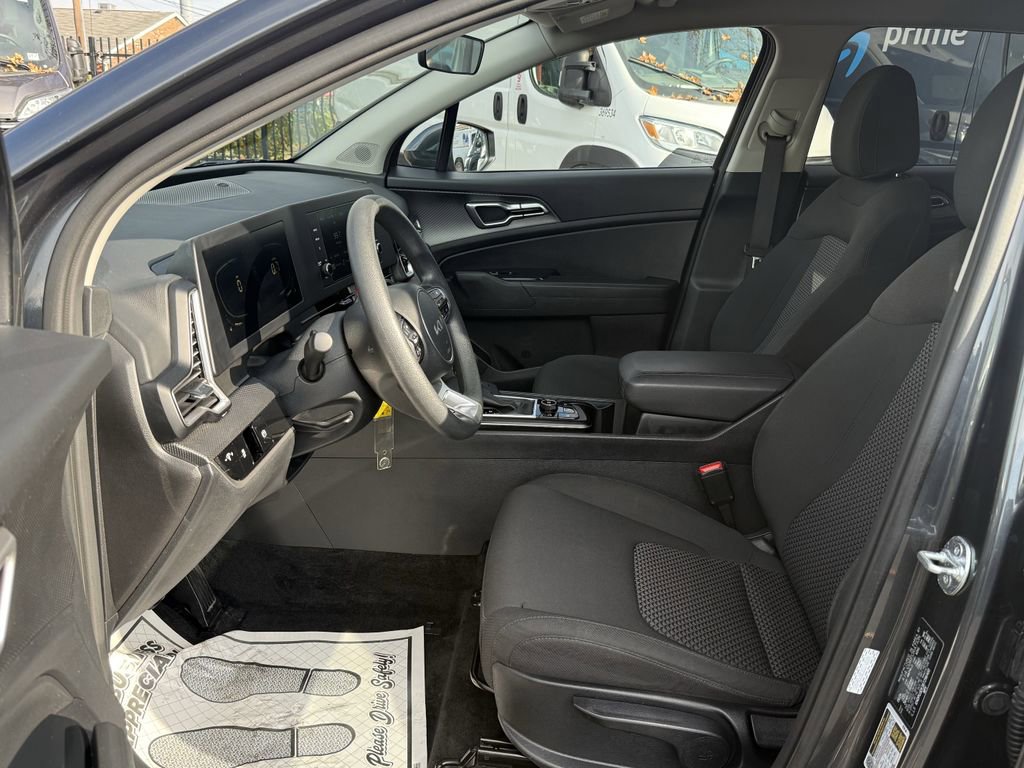 Used 2024 Kia Sportage LX image 13