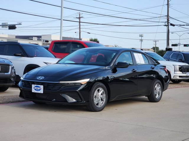 Certified 2026 Hyundai Elantra SE FWD image 2