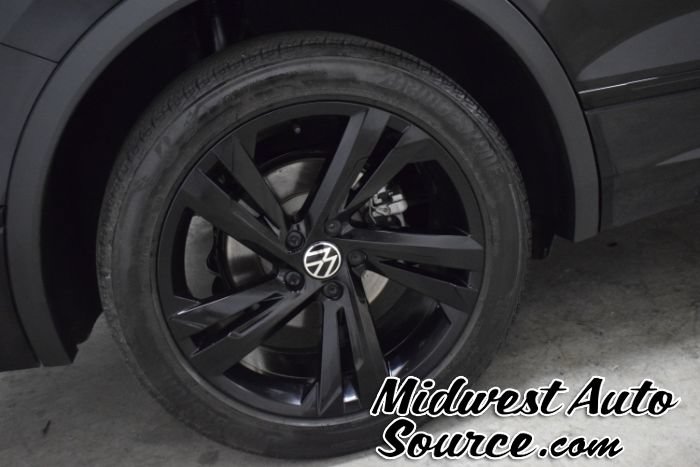 Used 2023 Volkswagen Tiguan SE R-Line AWD/4WD image 9