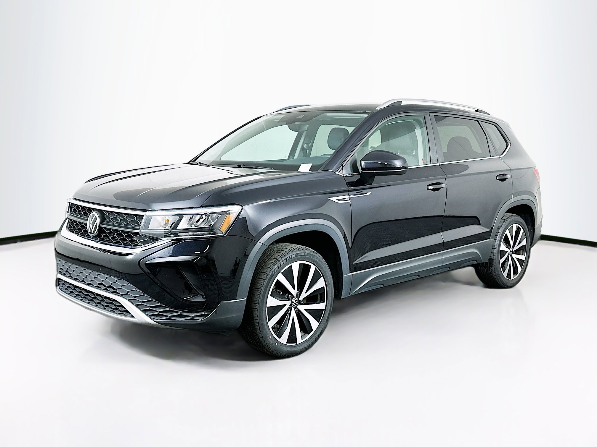Used 2024 Volkswagen Taos SE image 3