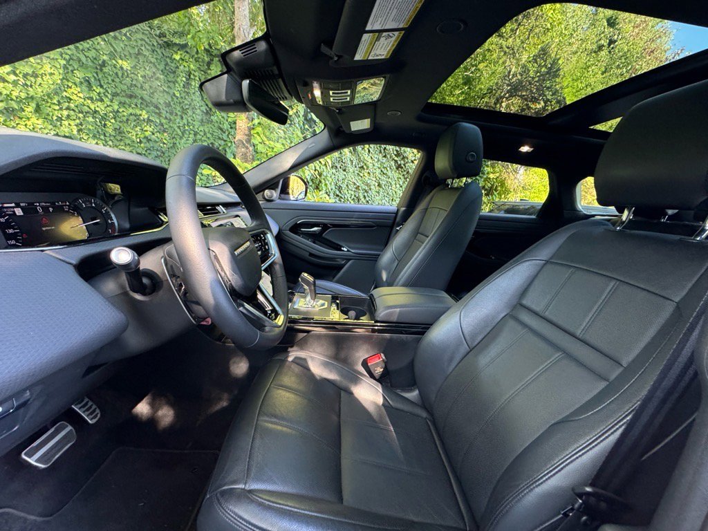 Used 2023 Land Rover Range Rover Evoque R-Dynamic S image 9