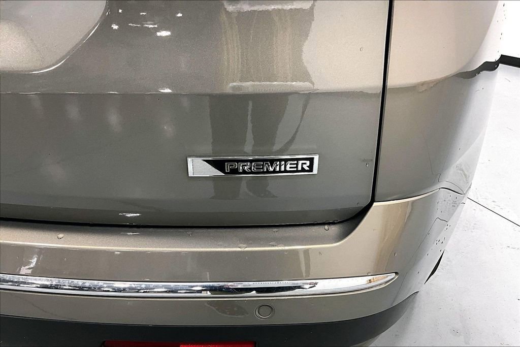 Used 2018 Chevrolet Traverse Premier w/ Driver Confidence II Package FWD image 40