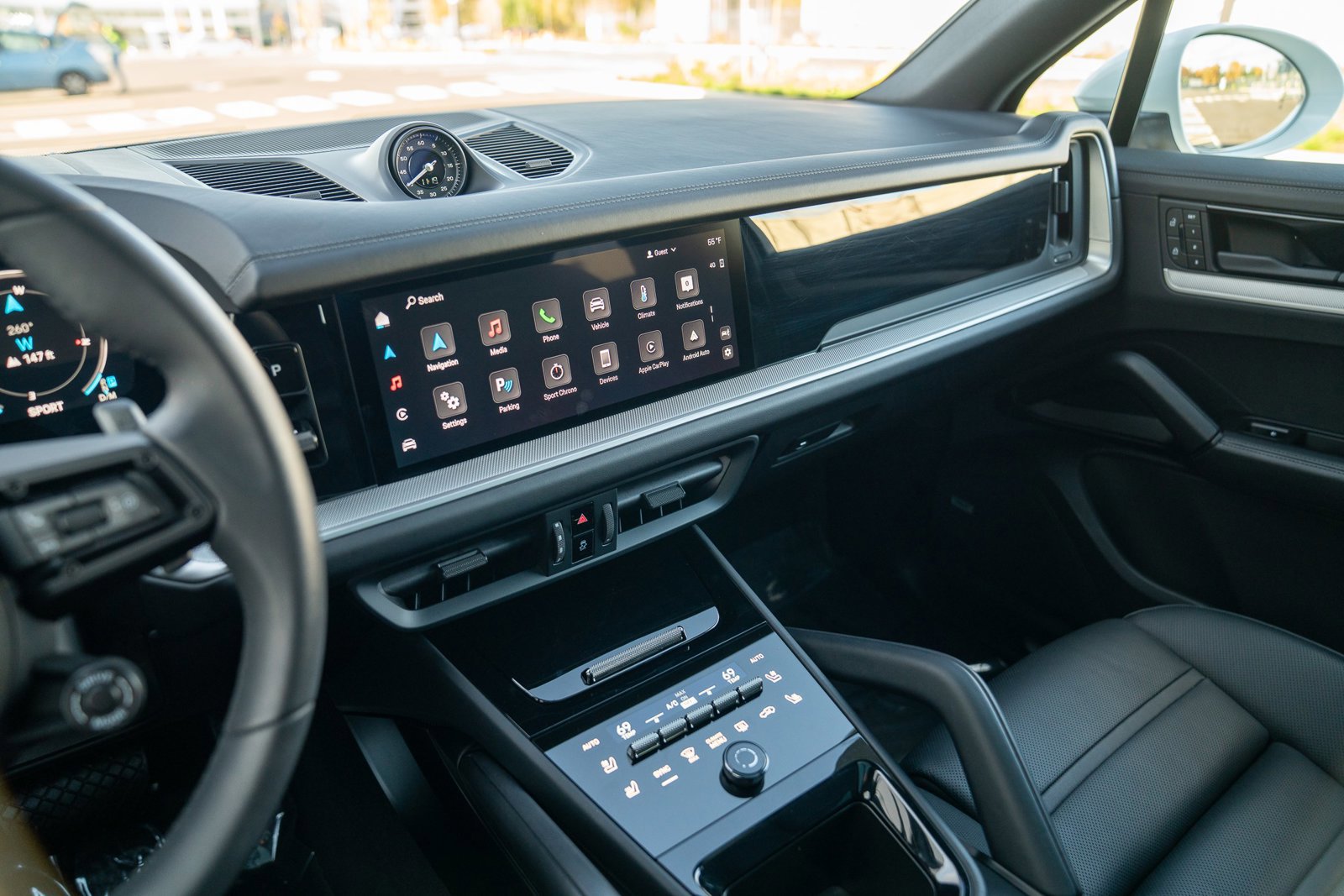 Used 2025 Porsche Cayenne image 16