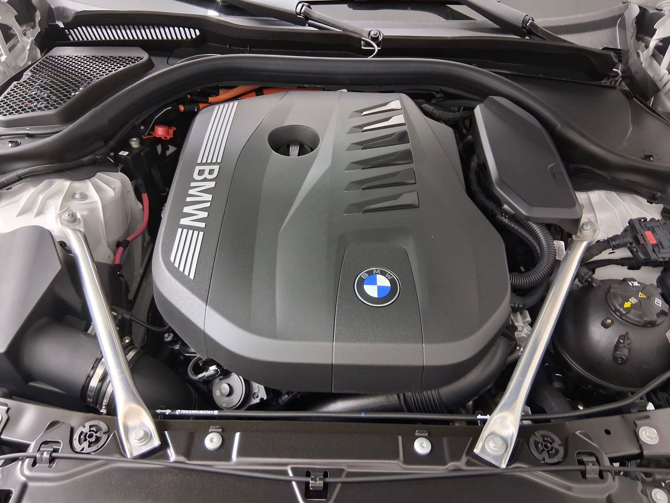 New 2026 BMW 550e xDrive w/ Premium Package AWD/4WD image 31
