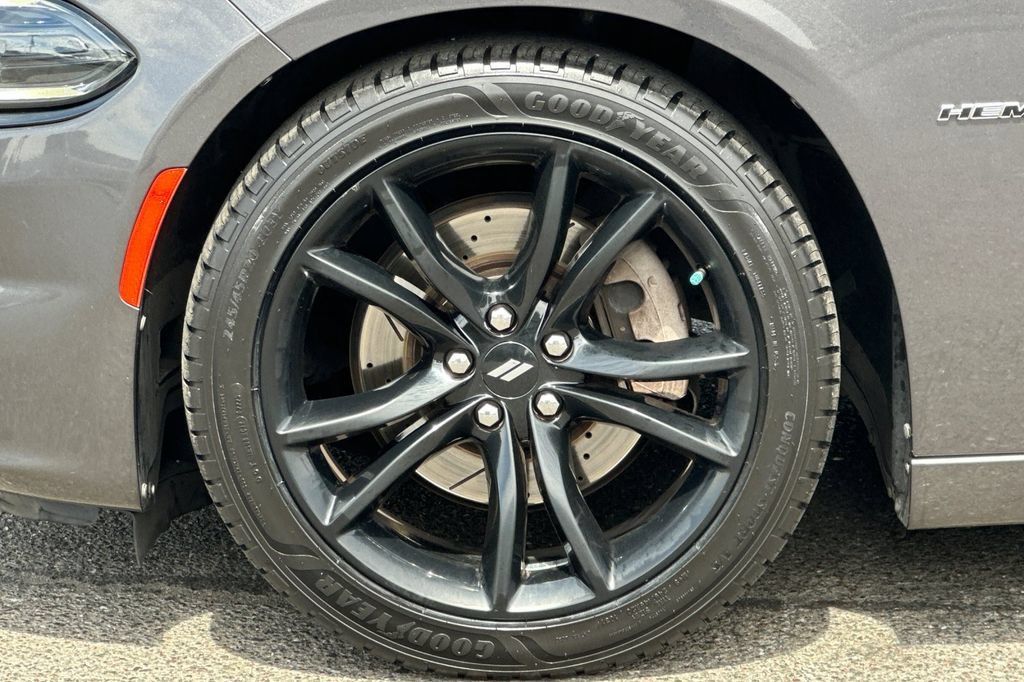 Used 2017 Dodge Charger R/T w/ Blacktop Package RWD image 31