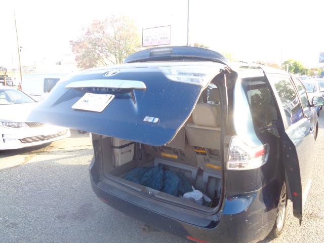 Used 2012 Toyota Sienna XLE image 39