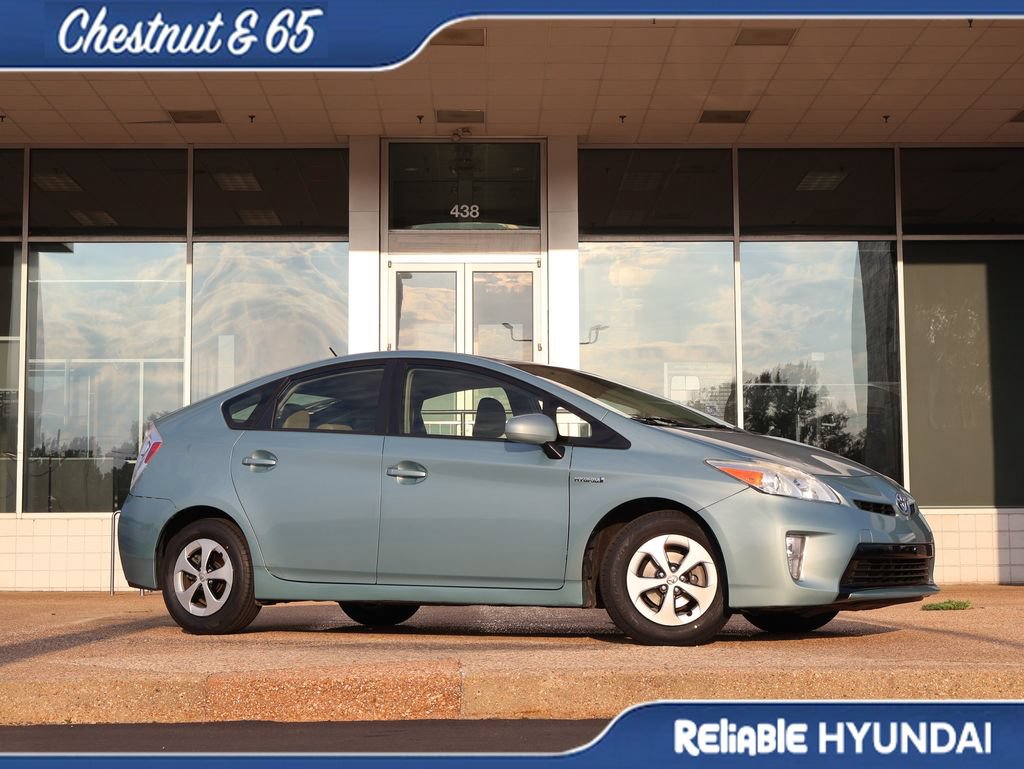 Used 2014 Toyota Prius Four FWD image 2