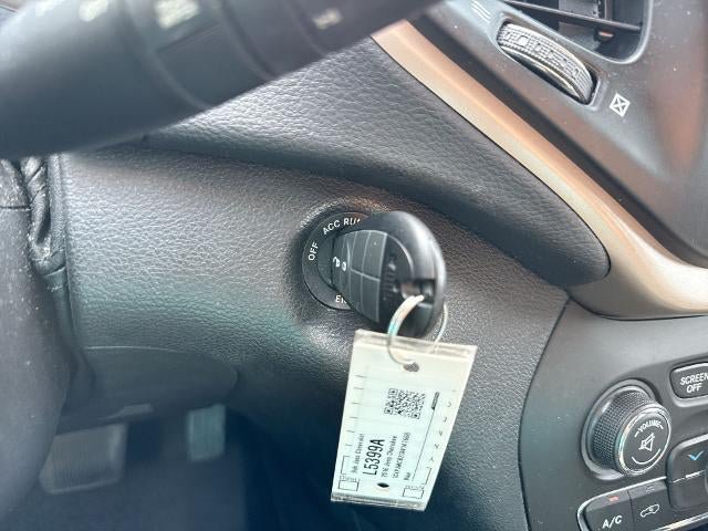 Used 2016 Jeep Cherokee Latitude AWD/4WD image 17