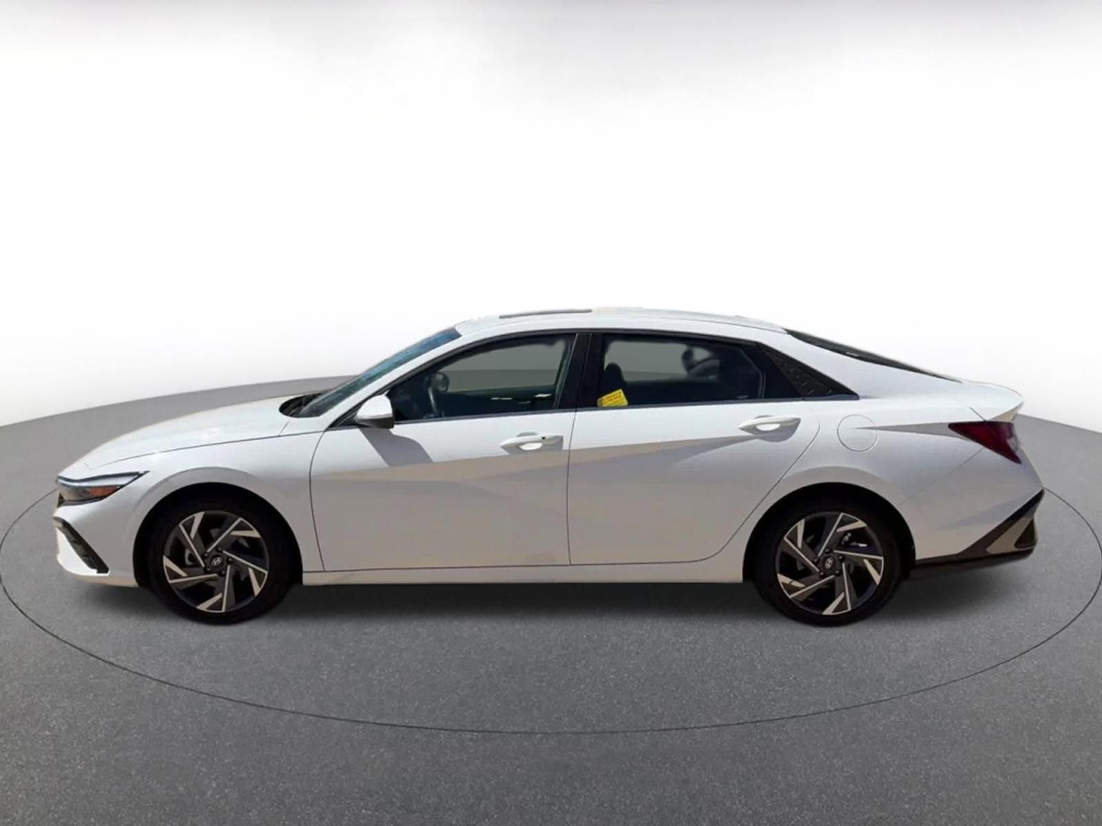 Used 2025 Hyundai Elantra SEL image 9