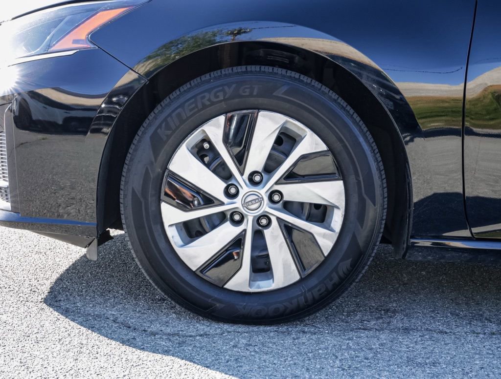 Used 2025 Nissan Altima 2.5 S image 11