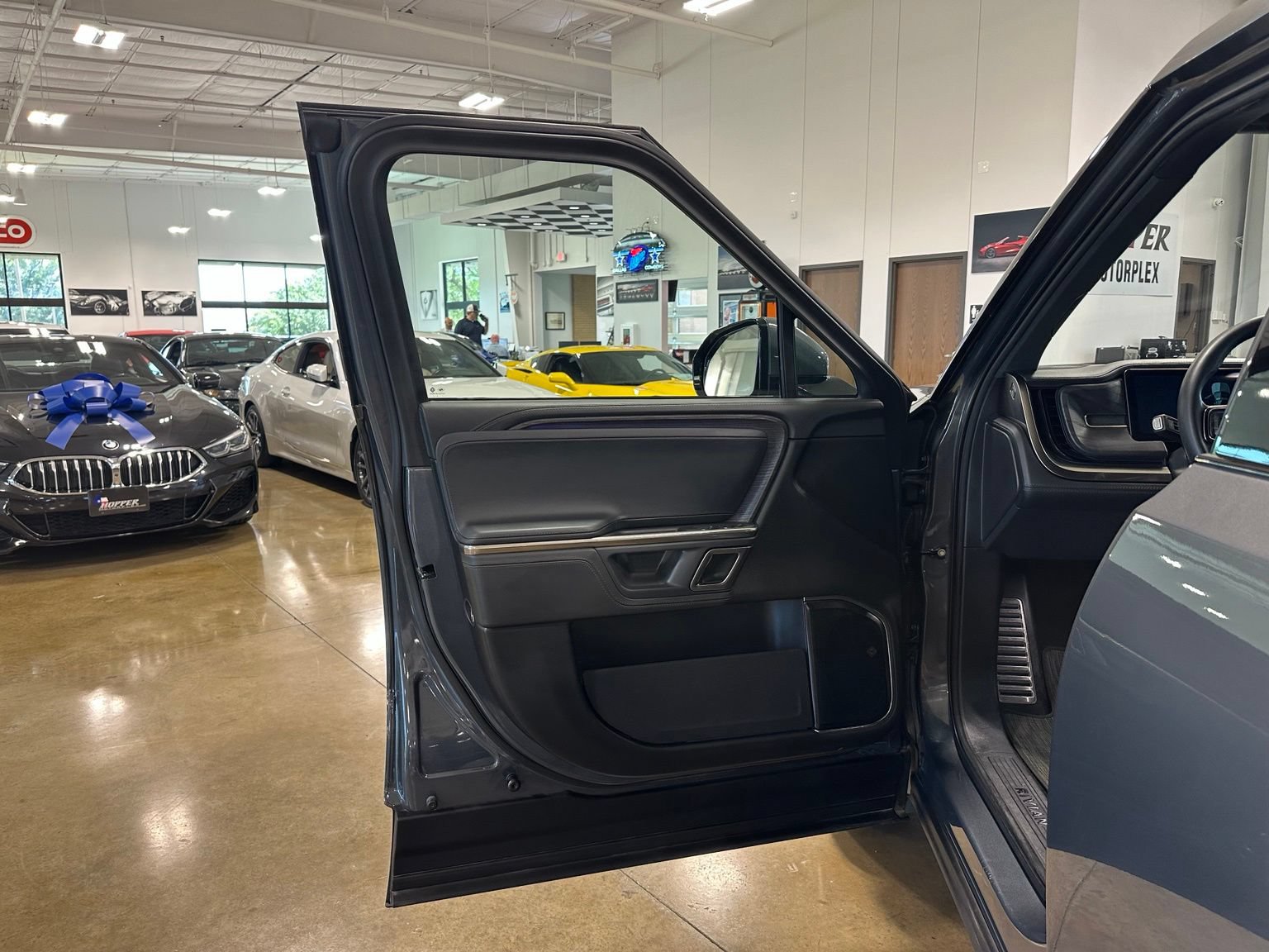 Used 2023 Rivian R1T Adventure AWD/4WD image 11