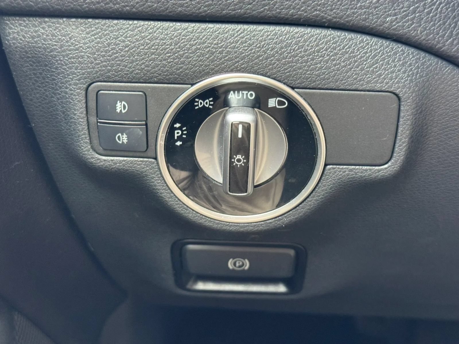 Used 2017 Mercedes-Benz GLA 250 4MATIC w/ Premium Package image 30
