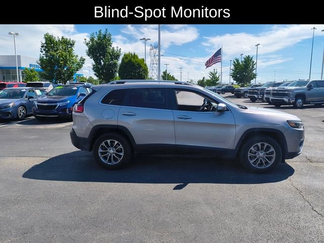 Used 2019 Jeep Cherokee Latitude Plus w/ Cold Weather Group AWD/4WD image 2
