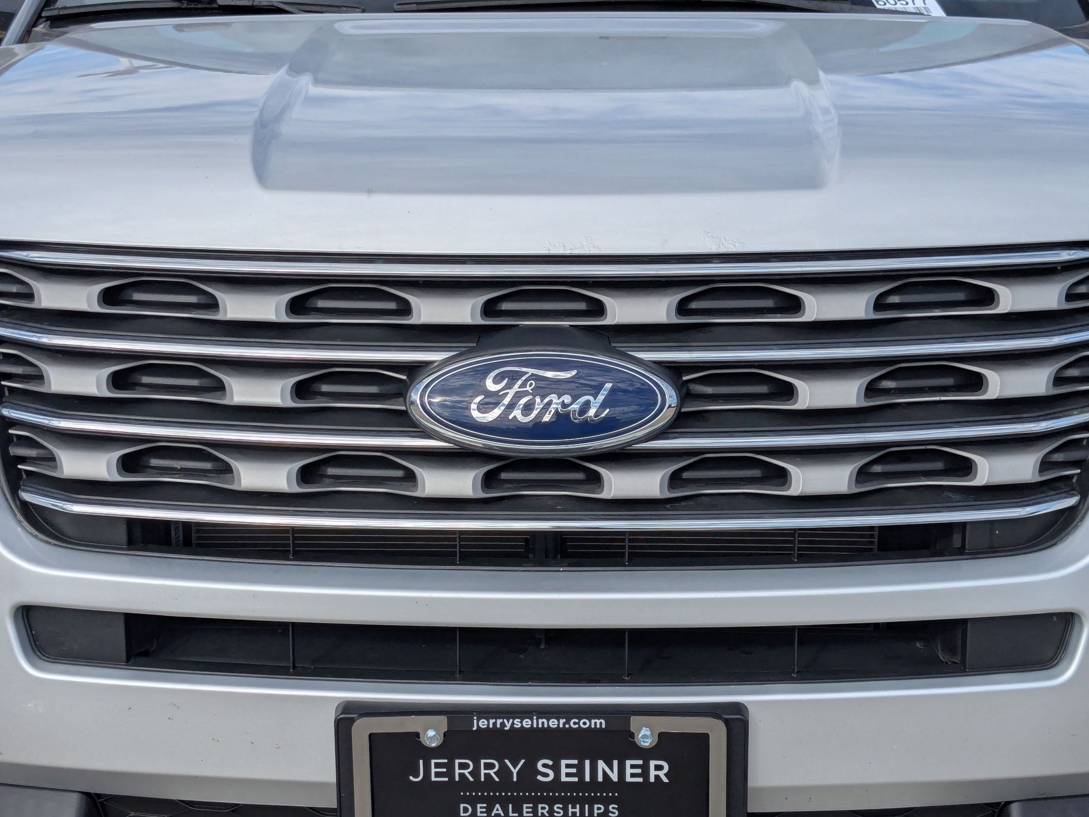 Used 2016 Ford Explorer XLT w/ Equipment Group 201A image 9