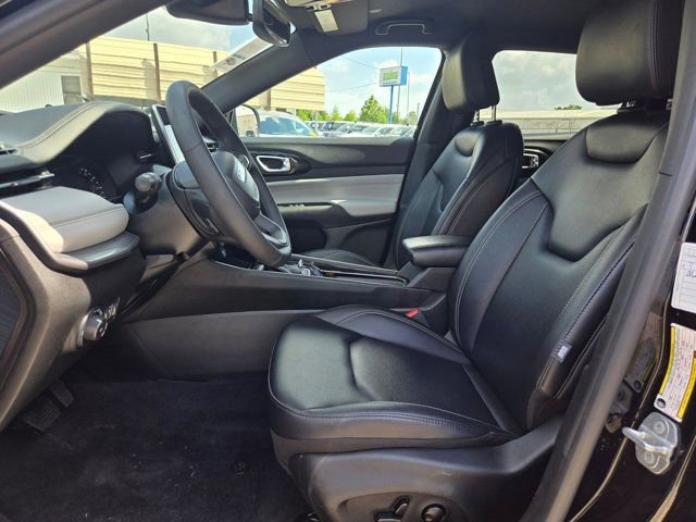 Used 2025 Jeep Compass Limited image 23