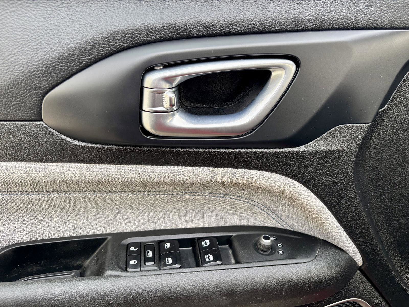 Used 2023 Jeep Compass Sport image 22