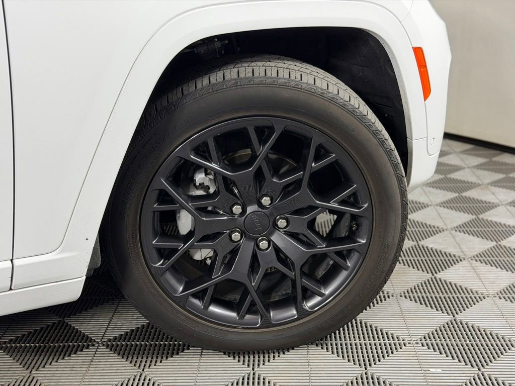 Used 2025 Jeep Grand Cherokee Summit AWD/4WD image 11