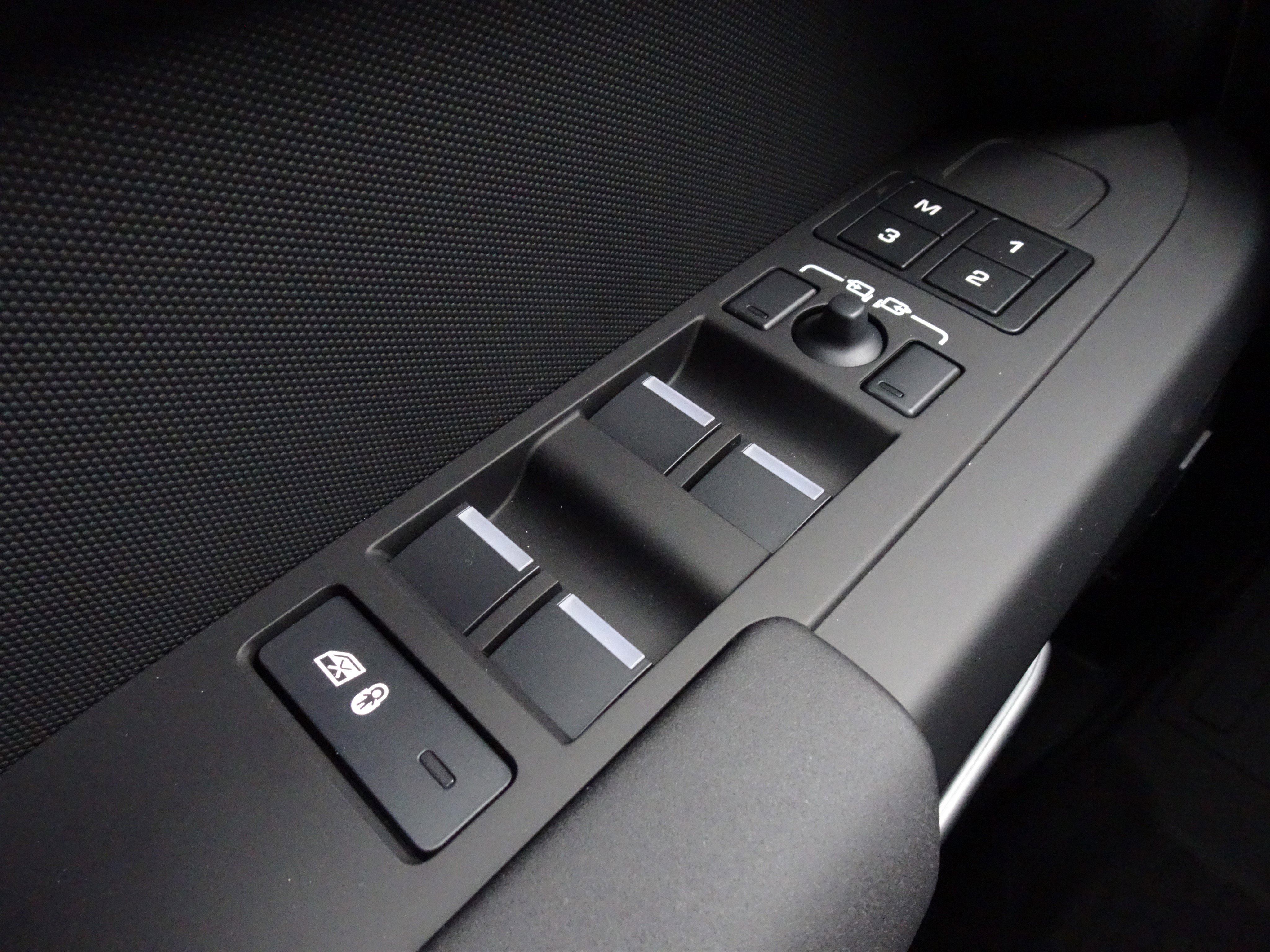 New 2026 Land Rover Defender 110 S image 26