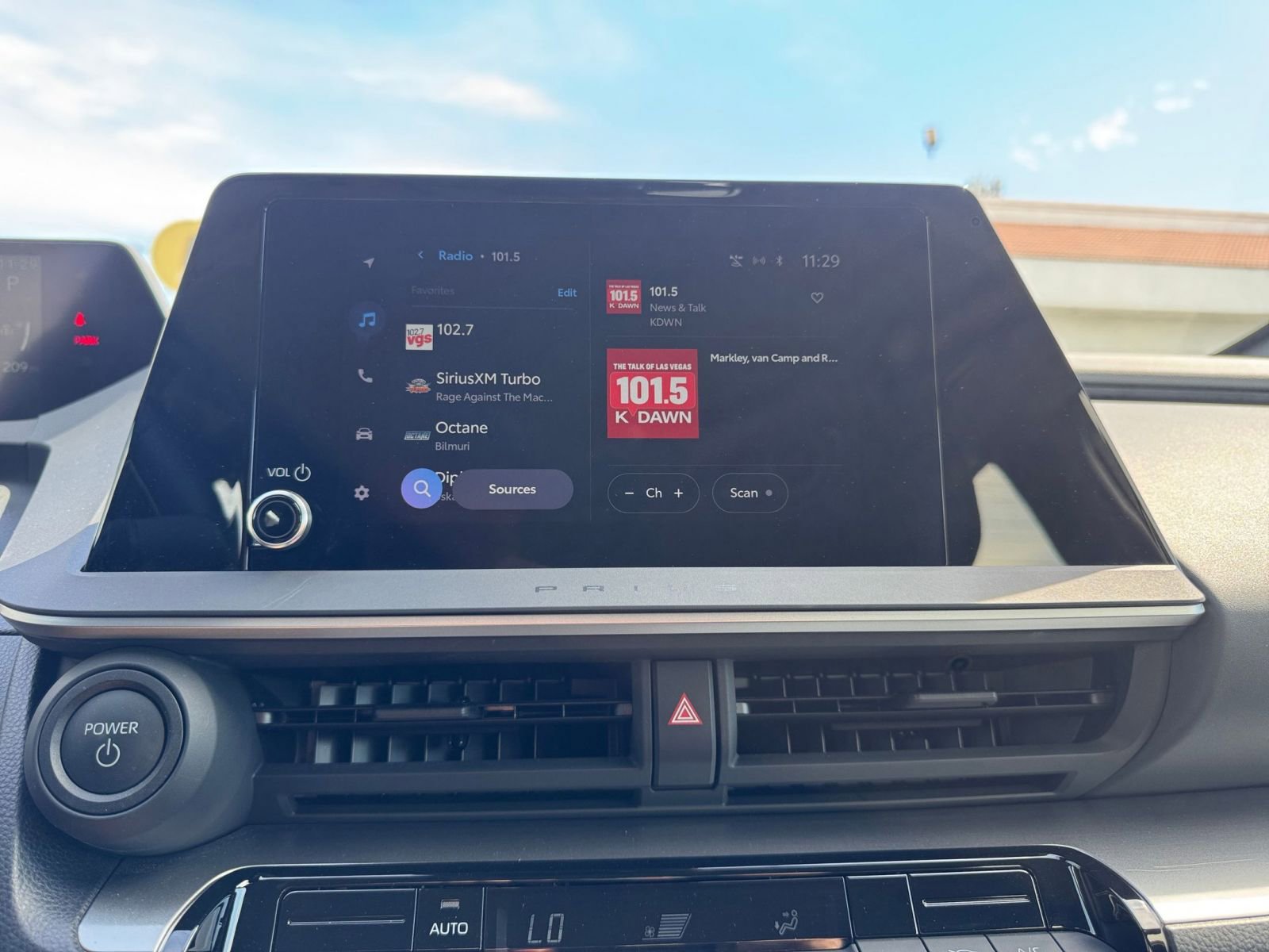 Used 2025 Toyota Prius LE image 18