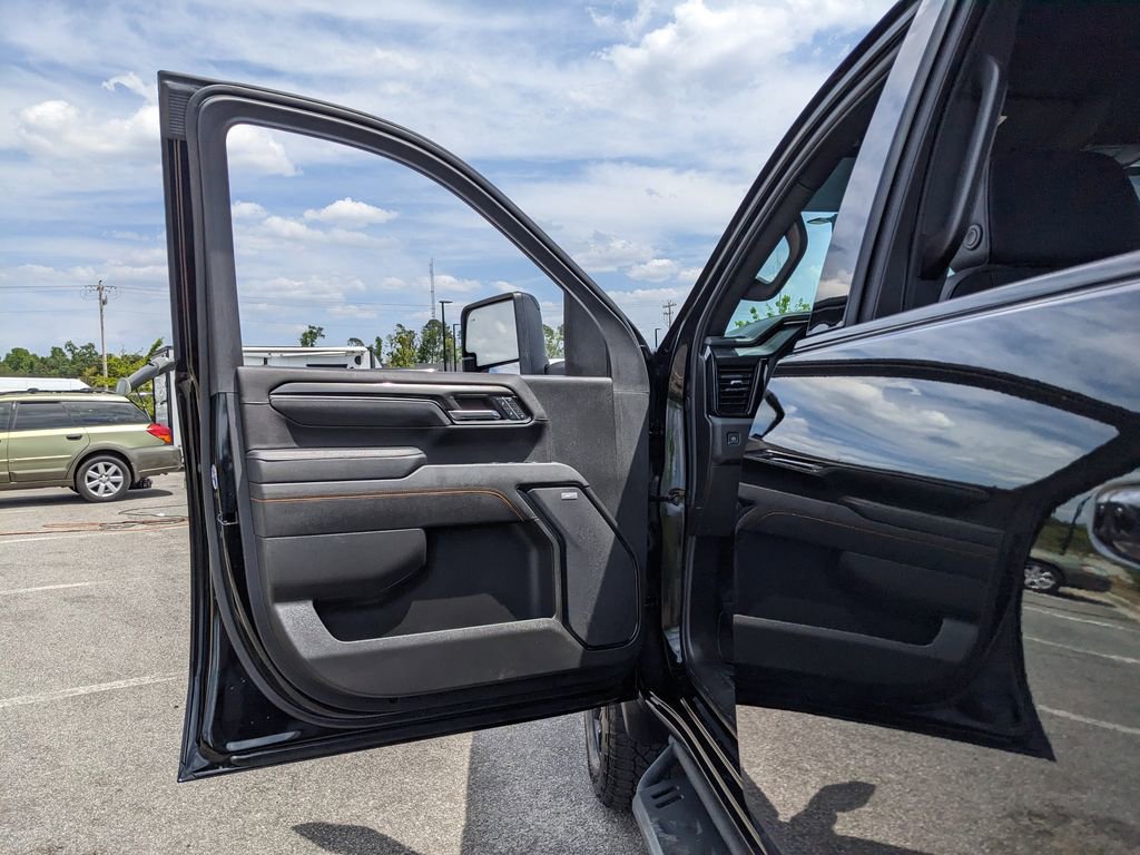 Used 2025 GMC Sierra 2500 AT4 image 55