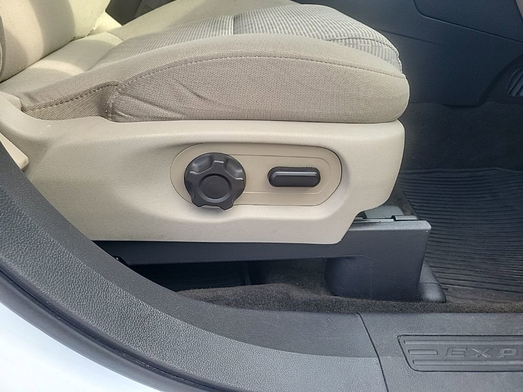 Used 2014 Ford Explorer XLT image 22