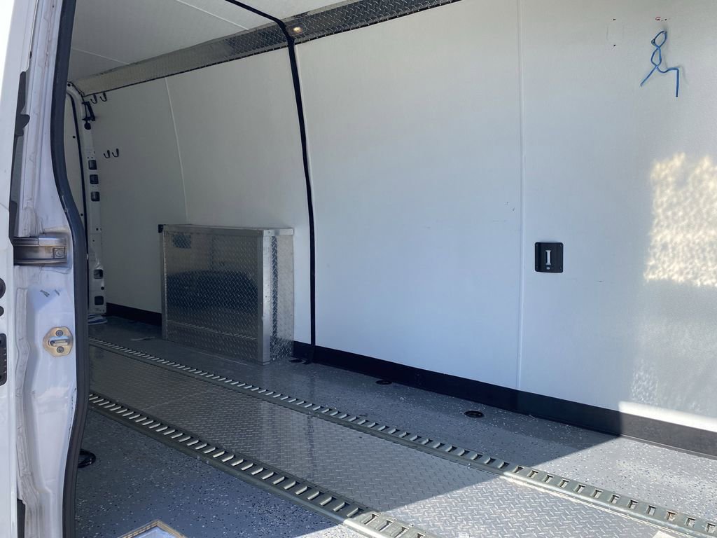 Used 2024 Mercedes-Benz Sprinter 2500 w/ Acoustic Package image 5