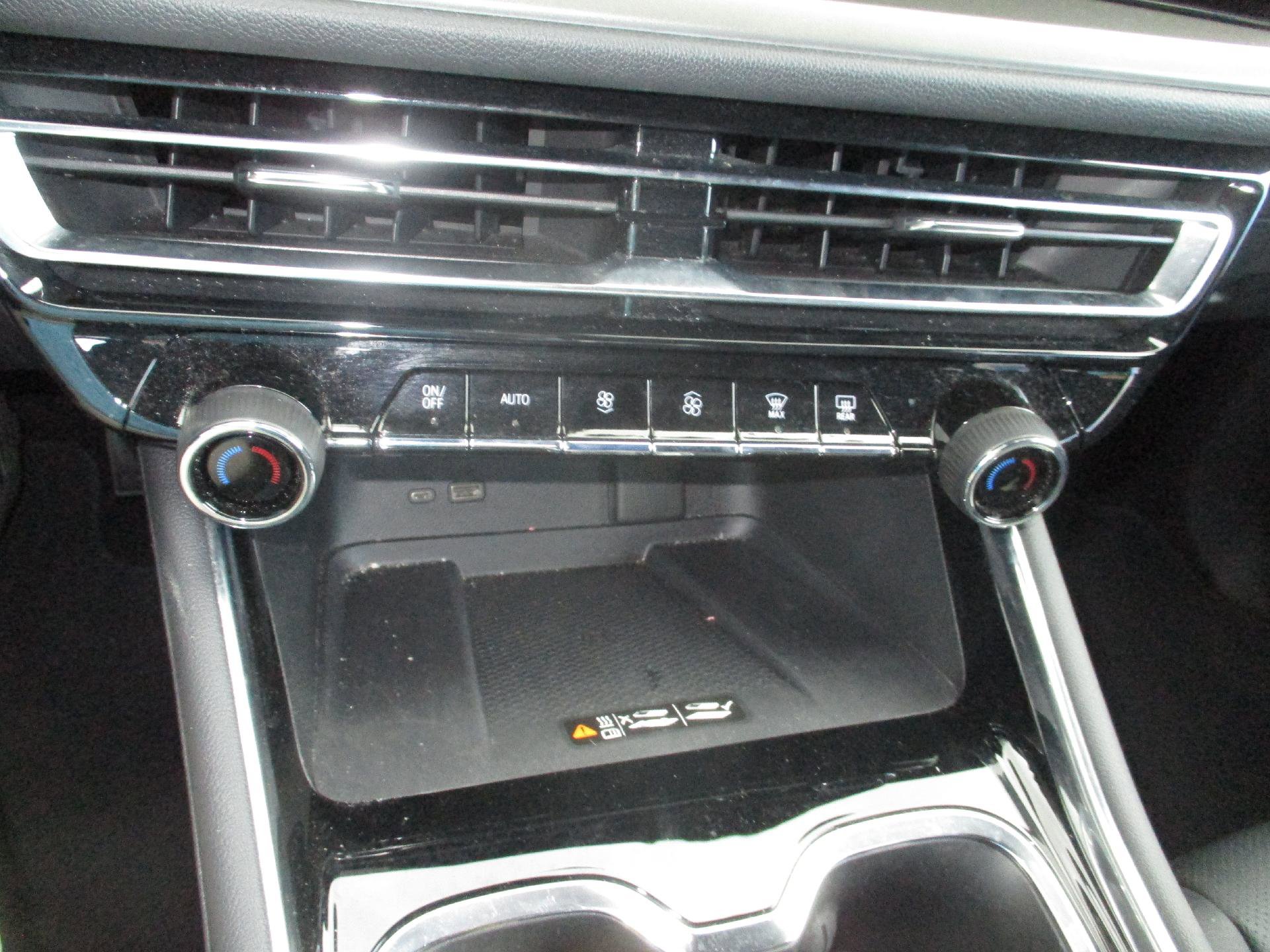 Used 2025 Chevrolet Traverse LT image 17