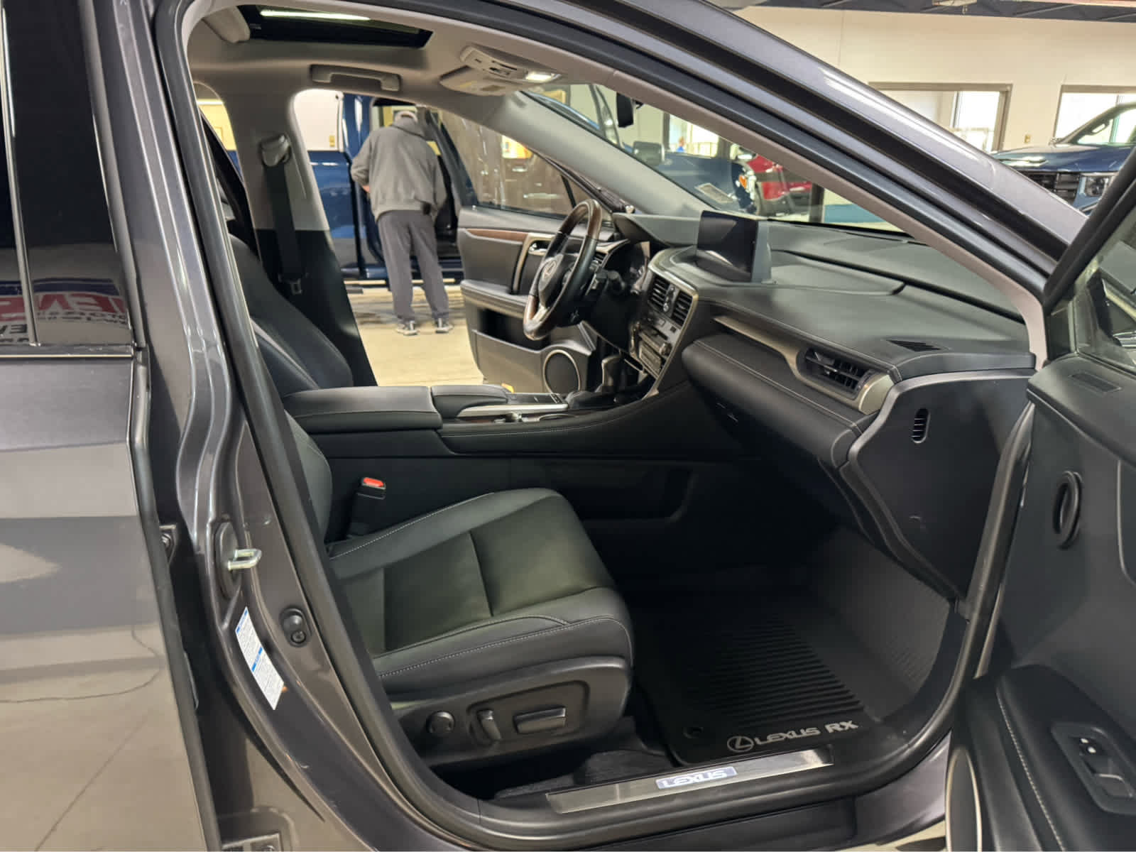 Used 2022 Lexus RX 350L Premium w/ Premium Package image 12