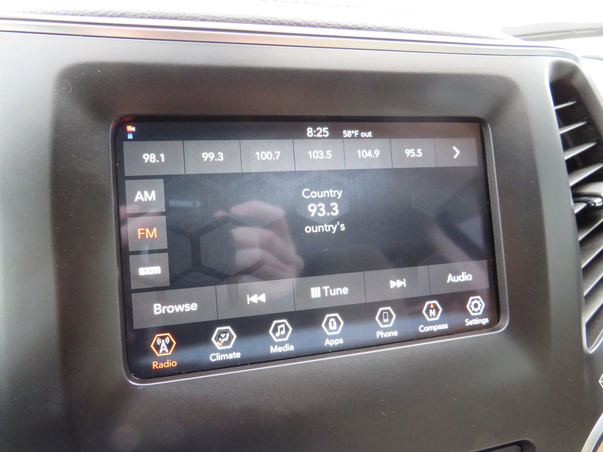 Used 2019 Jeep Cherokee Latitude w/ Popular Appearance Group image 19