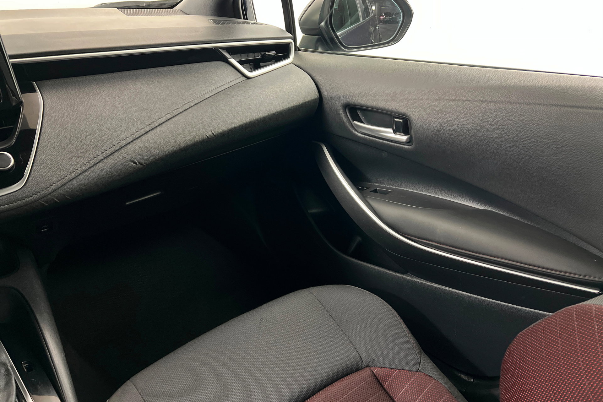 Used 2024 Toyota Corolla SE FWD image 11