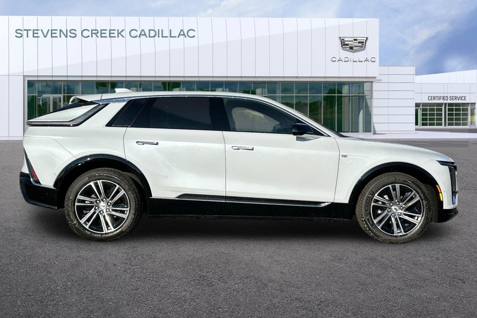 Used 2026 Cadillac Lyriq Luxury RWD image 32
