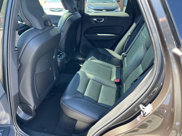 Used 2022 Volvo XC60 B5 Inscription w/ Protection Package Premier FWD image 16