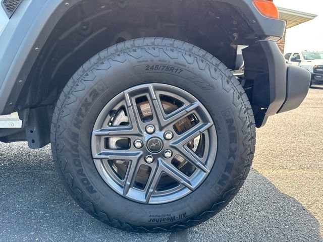 Used 2025 Jeep Wrangler Unlimited Sport AWD/4WD image 4
