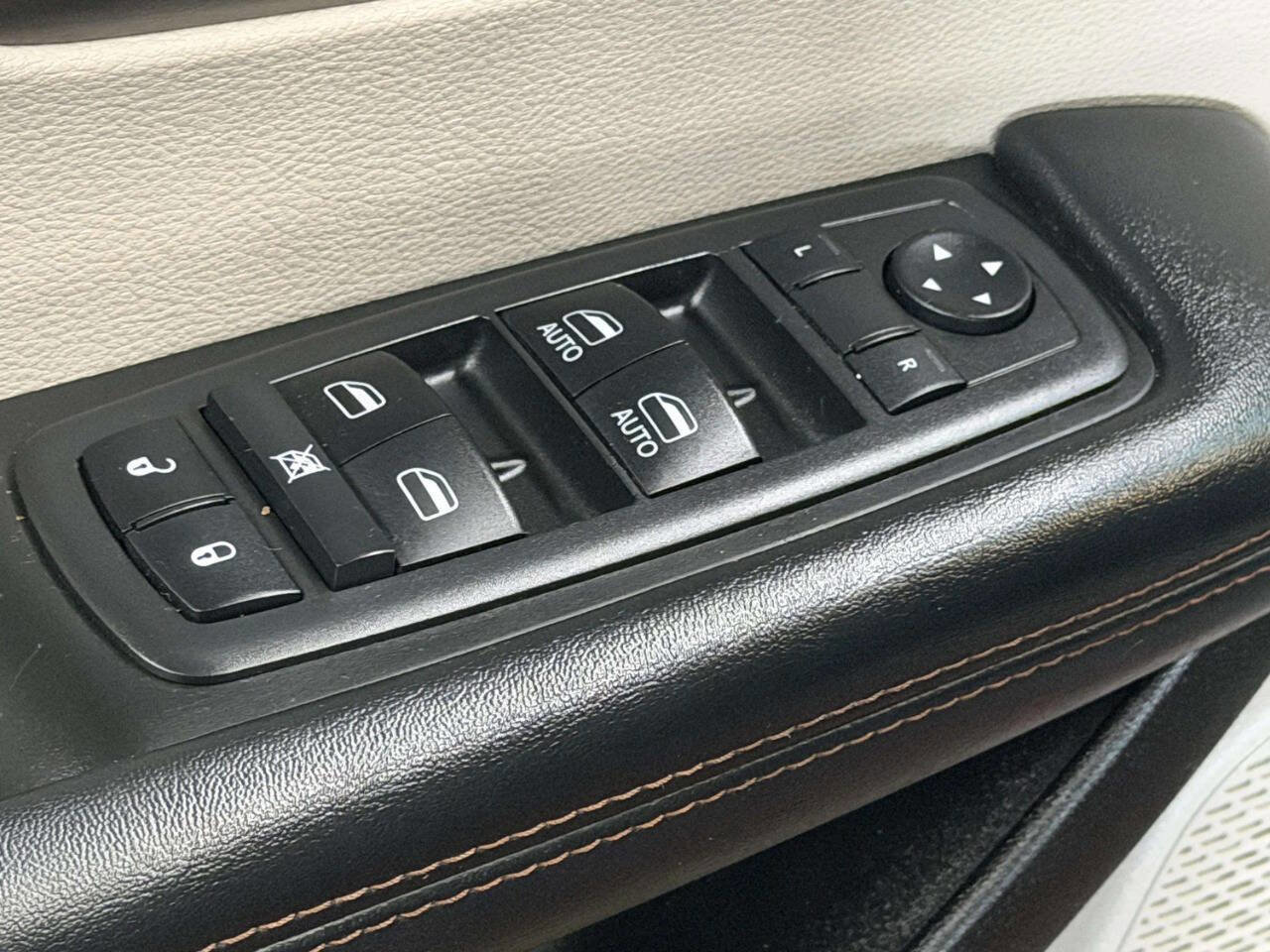 Used 2019 Chrysler Pacifica Touring Plus FWD image 14