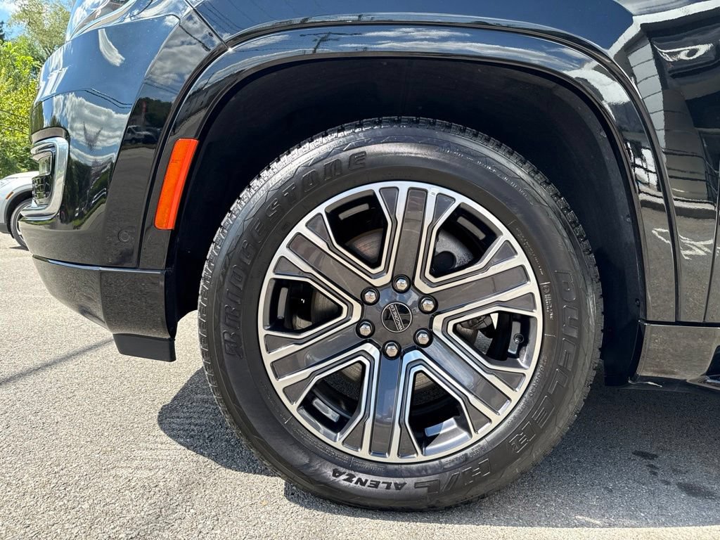Used 2025 Jeep Wagoneer L Series II AWD/4WD image 12