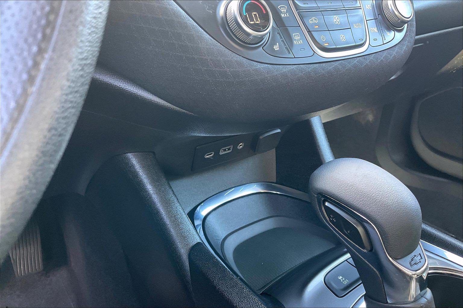 Used 2025 Chevrolet Malibu LT FWD image 38