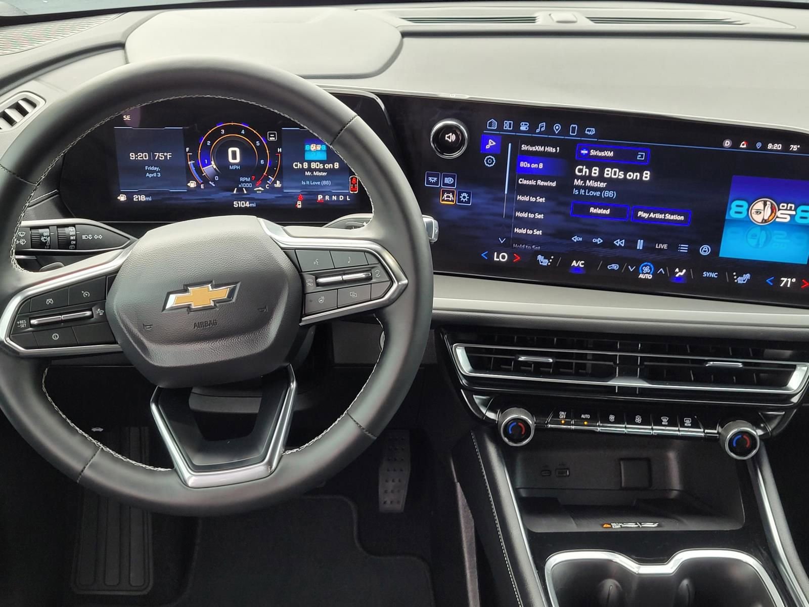 Used 2025 Chevrolet Traverse LT w/ Driver Confidence Package image 19