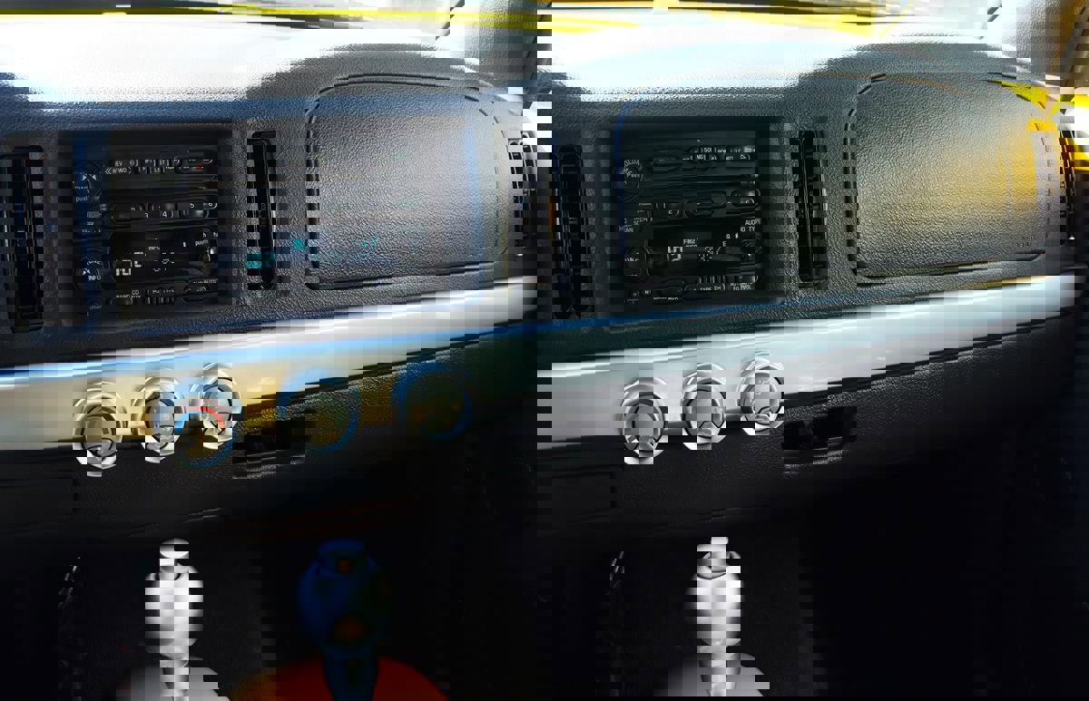 Used 2005 Chevrolet SSR w/ Preferred Equipment Group image 38