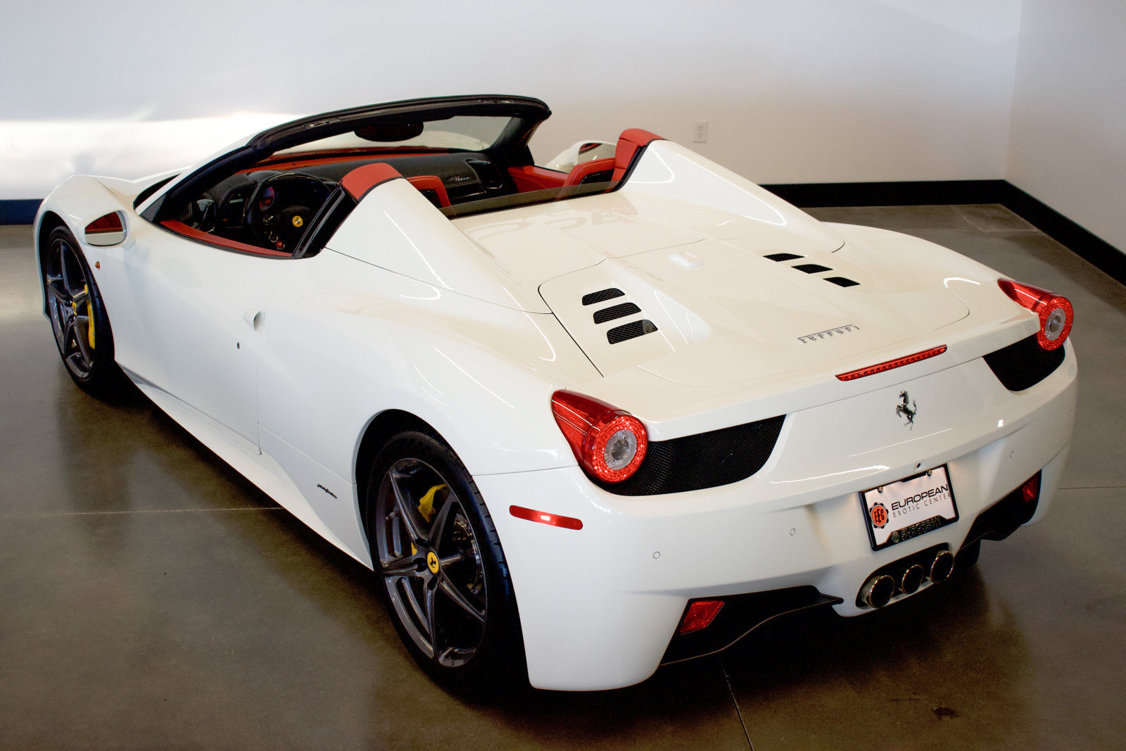 Used 2012 Ferrari 458 Spider RWD image 6