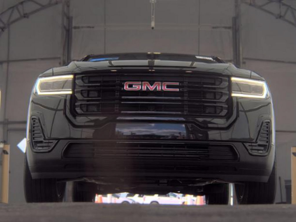 Used 2023 GMC Acadia SLE w/ Driver Convenience Package FWD image 3