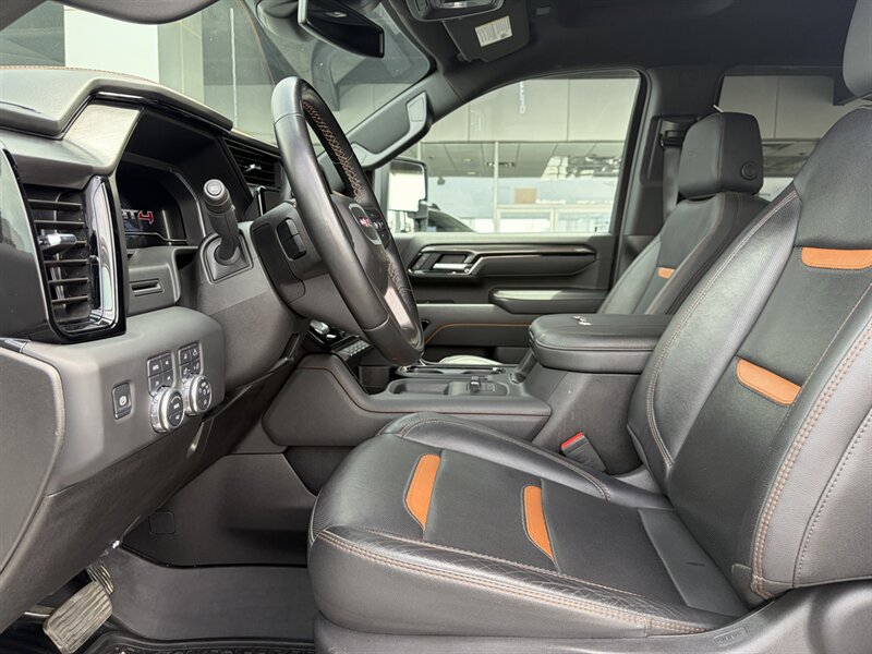 Used 2025 GMC Sierra 2500 AT4 AWD/4WD image 8