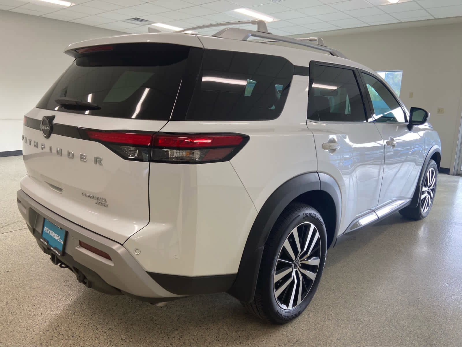 Used 2025 Nissan Pathfinder Platinum w/ Cargo Package image 5