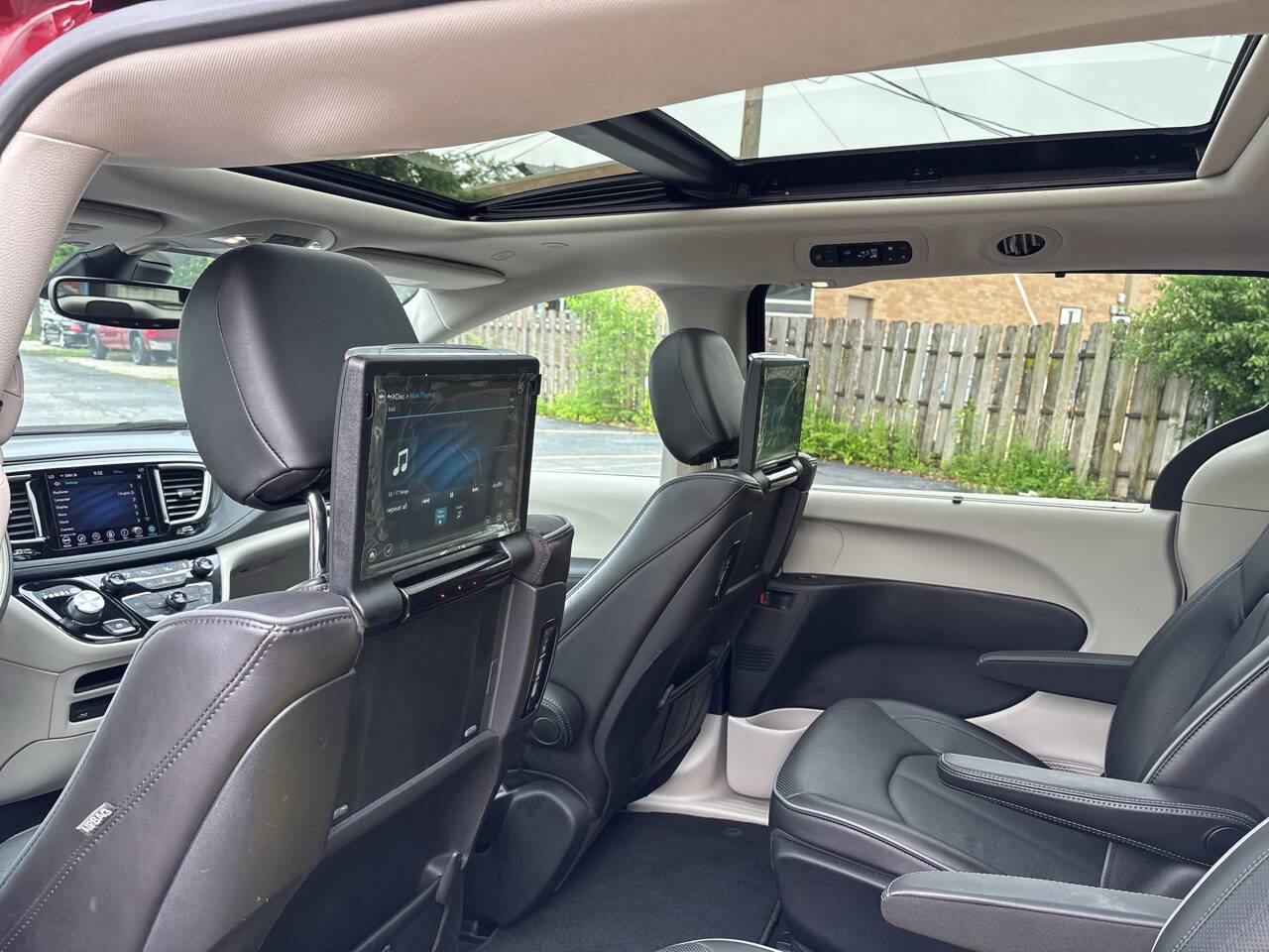 Used 2020 Chrysler Pacifica Limited w/ Advanced Safetytec Group FWD image 30