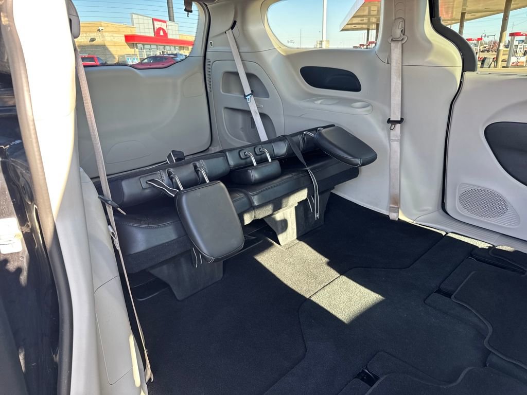 Used 2024 Chrysler Pacifica Touring-L image 17