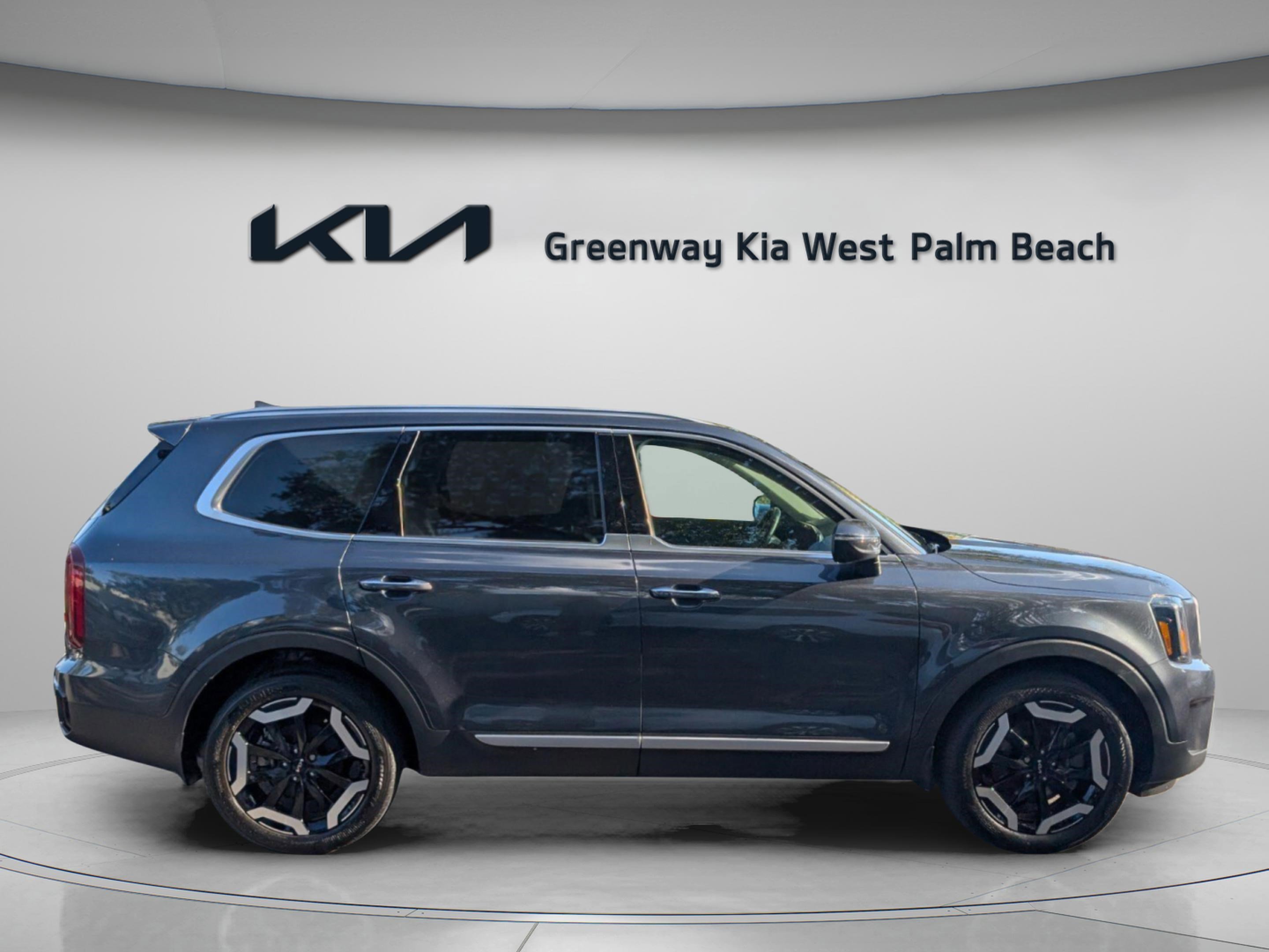 Certified 2024 Kia Telluride S w/ S Sunroof Package image 9