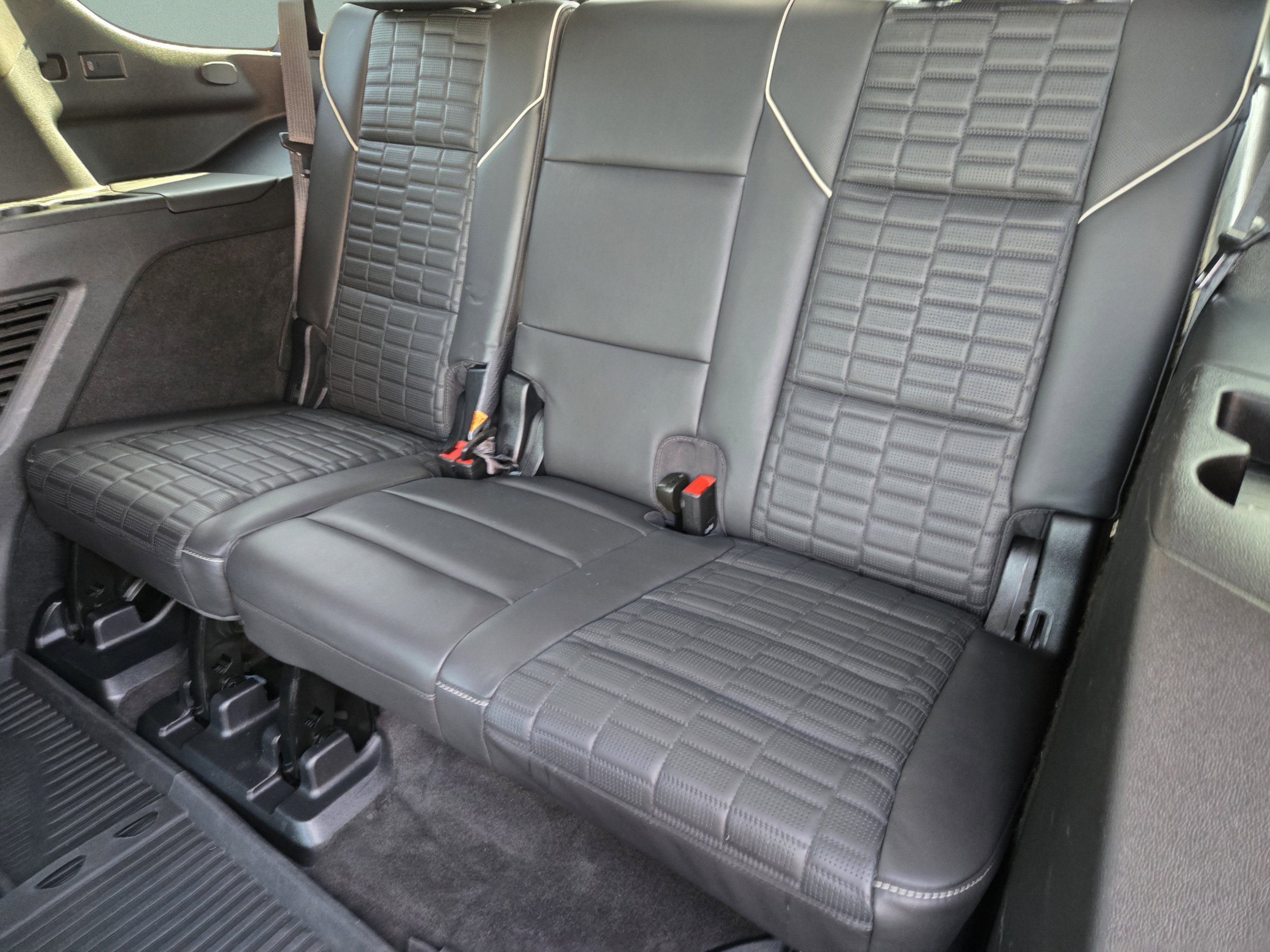 Used 2023 Cadillac Escalade Sport Platinum w/ LPO, Floor Liner Package AWD/4WD image 41
