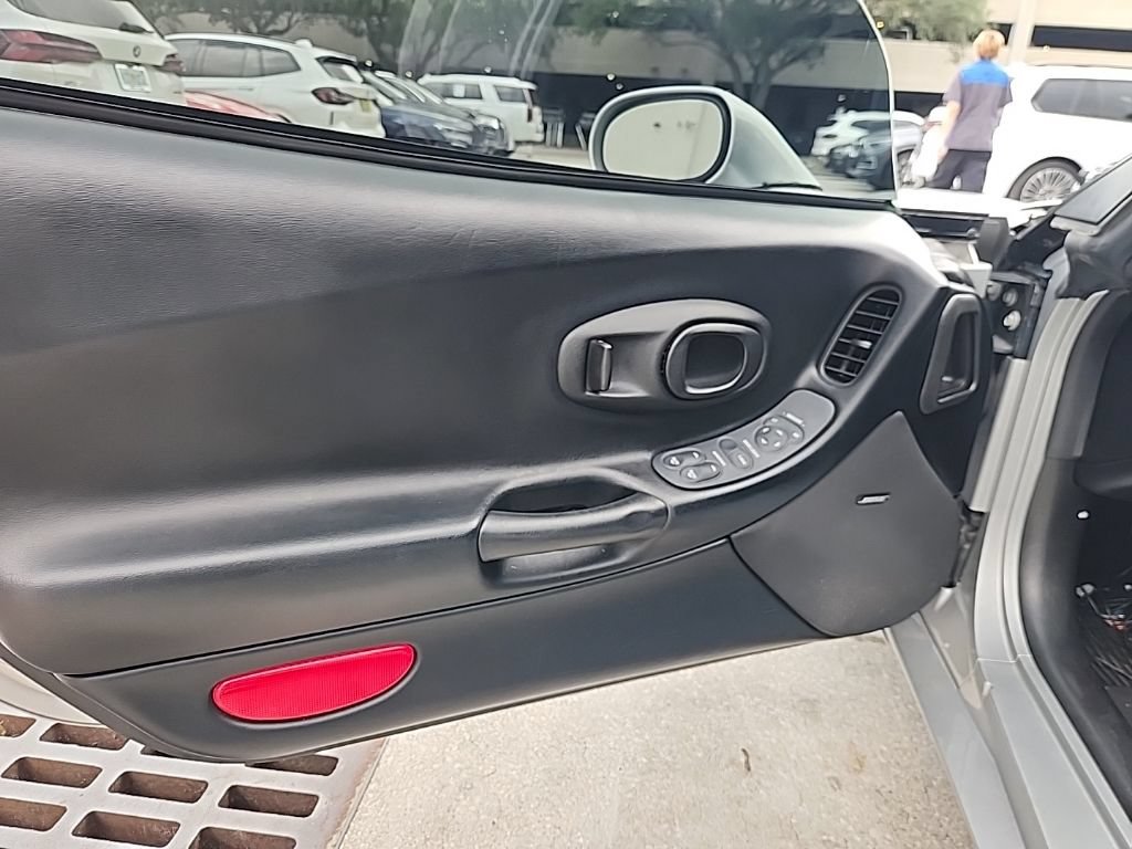 Used 1997 Chevrolet Corvette Coupe RWD image 5